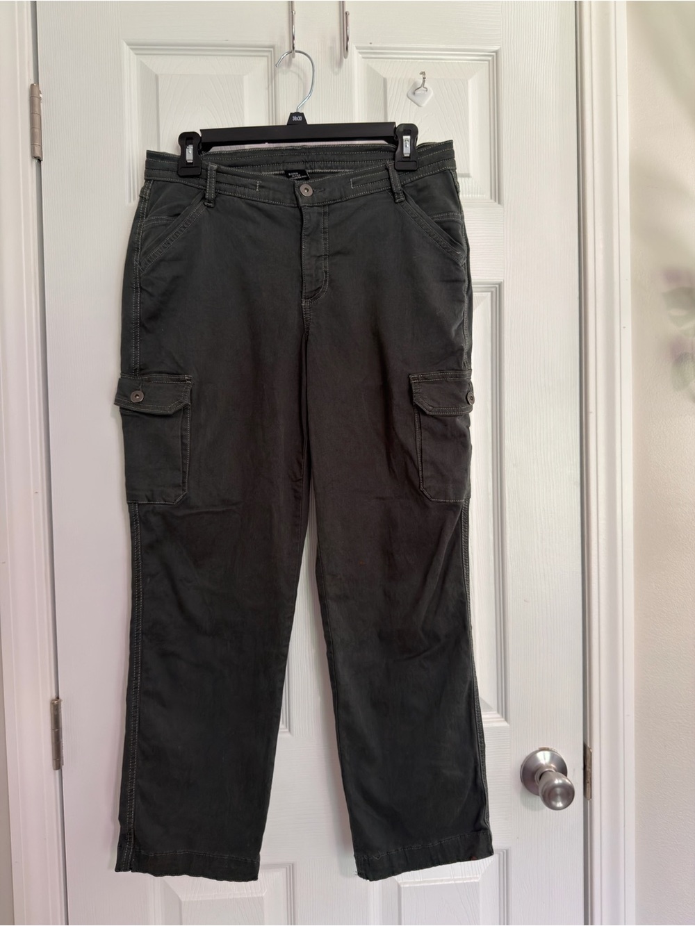 KÜHL Women’s Gray Rydr Cargo Pants Cotton Canvas Straight Leg Button Zip size 4